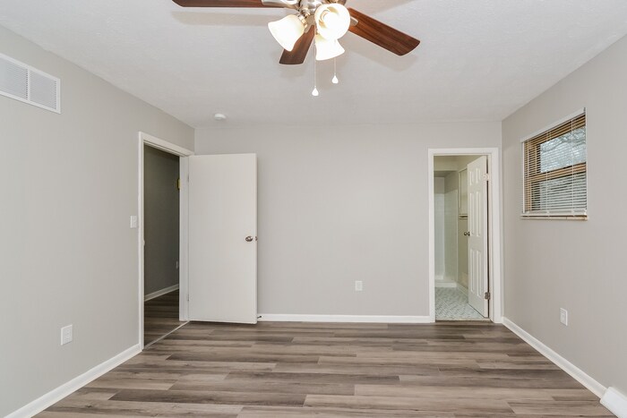 Building Photo - 8505 Goldfinch Way