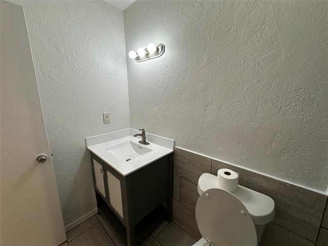 Building Photo - 910 Sunny Slope Dr