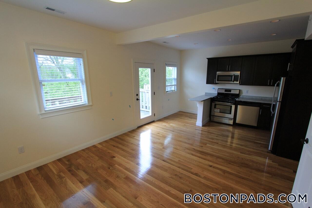 Building Photo - 23 Washburn St