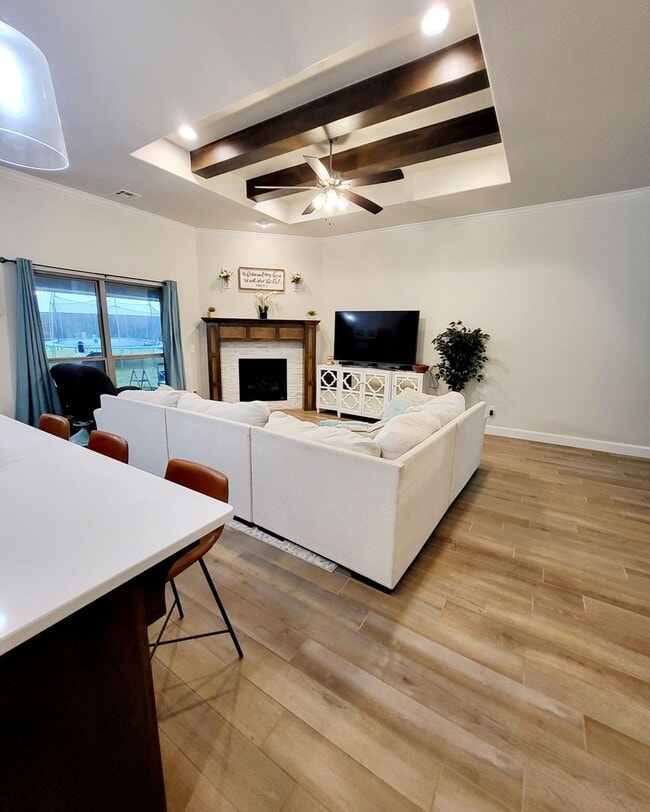 Building Photo - You Could Call This Beautiful 4-Bed, 2-Bat...