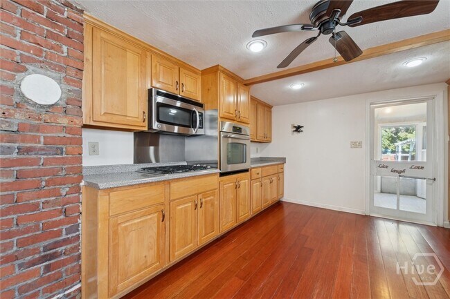 Building Photo - 742 E Park Ave