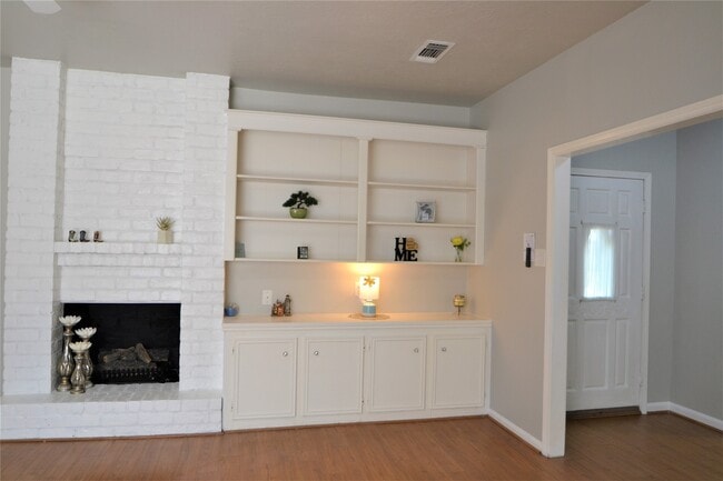 Building Photo - 15927 Tumbling Rapids Dr