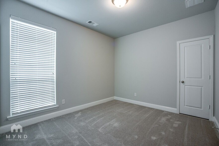 Building Photo - 120 Knight of Realm Blvd