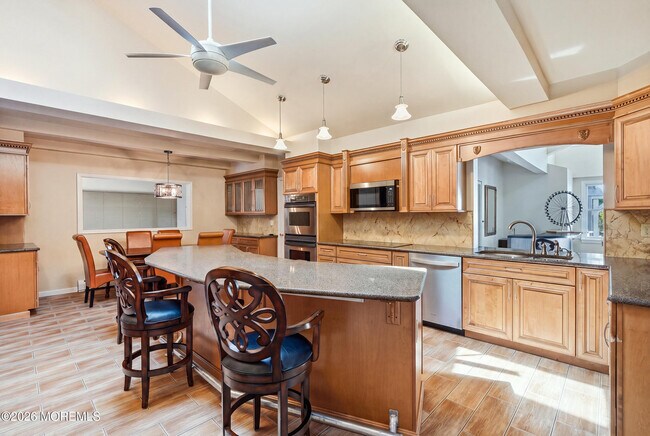 Building Photo - 470 Monmouth Pl