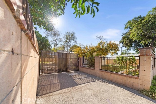 Building Photo - 19148 Saticoy St