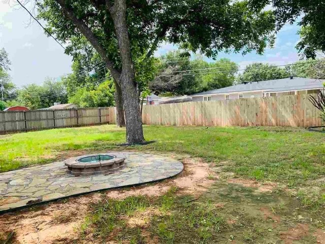 Building Photo - 4808 Alamo Dr