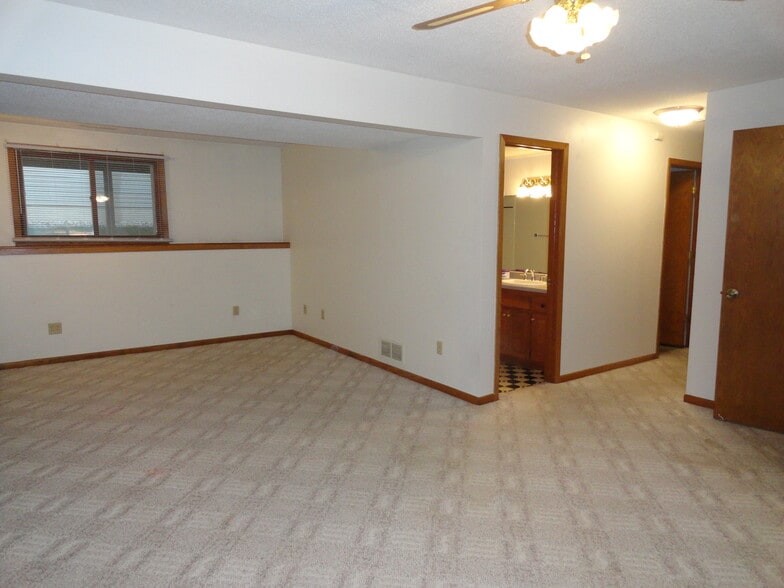 Building Photo - 1852 Evergreen Dr NW