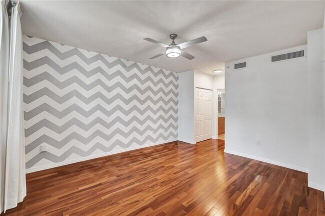 Building Photo - 2421 NE 65th St