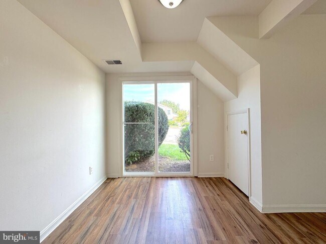 Building Photo - 9503 Hagel Cir