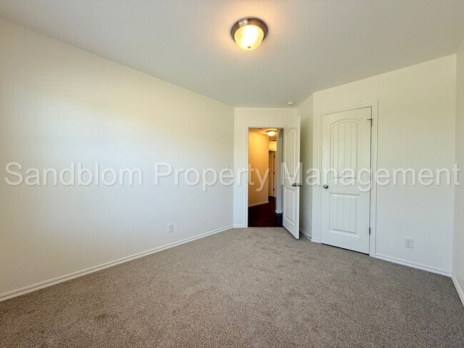 Building Photo - For Lease | Jenks | Available Now!