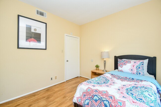Building Photo - 2211 S Braeswood Blvd