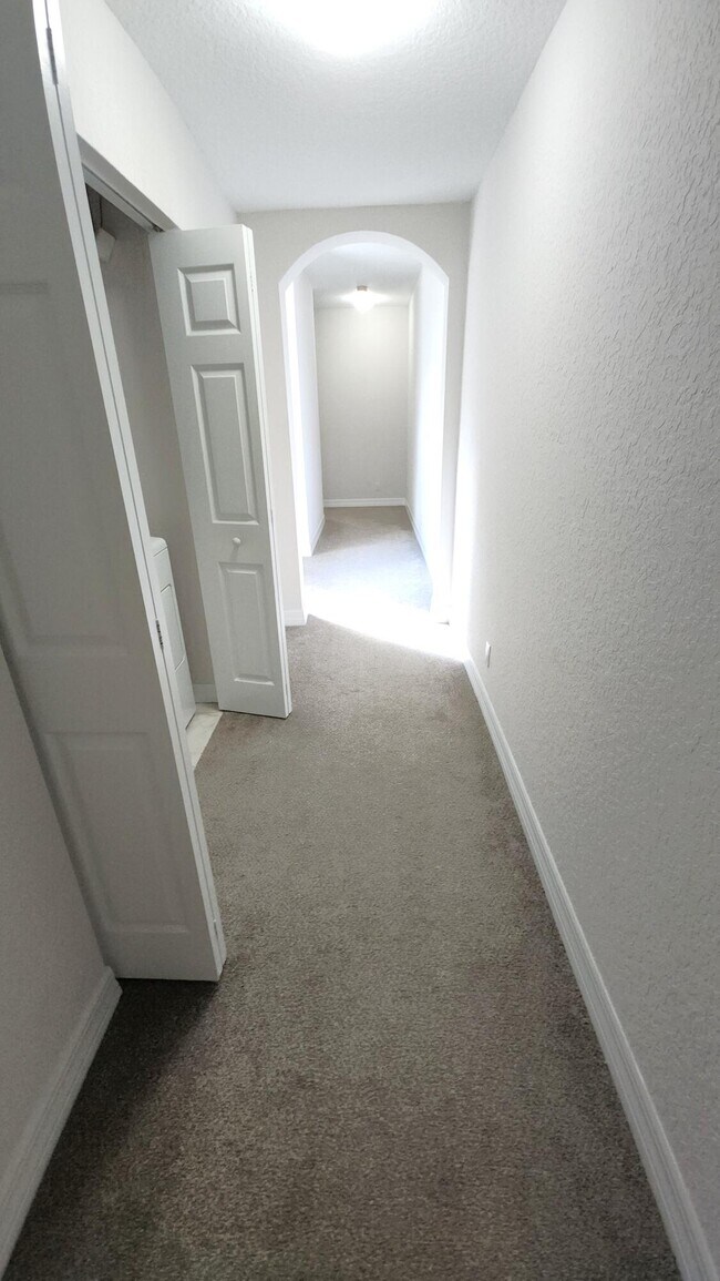 Building Photo - 909 NW 18th Ave