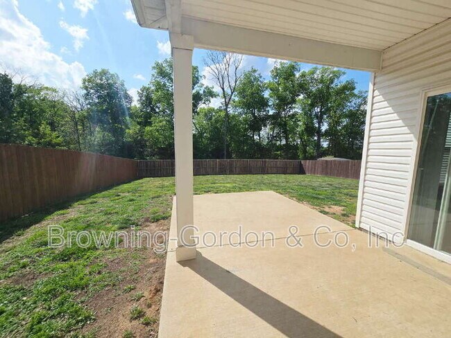 Building Photo - 554 Oakvale Ln