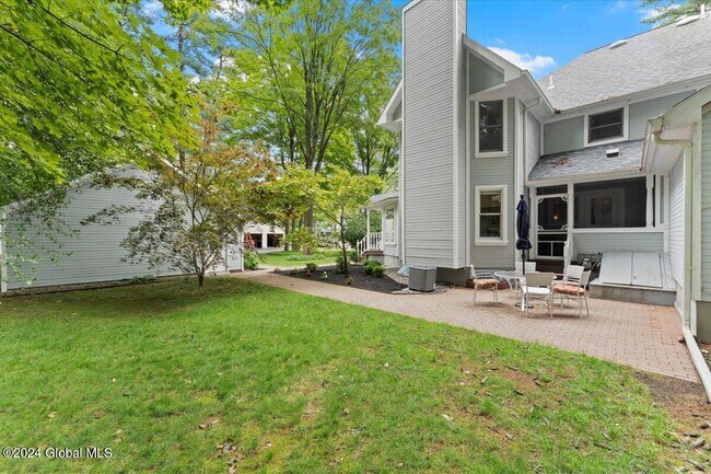 Building Photo - 12 Vallera Rd