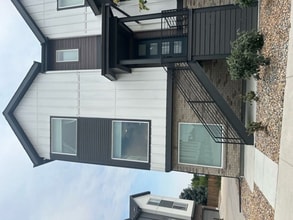 Building Photo - 5194 Vivian St
