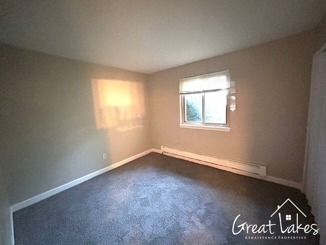 Building Photo - $200 OFF FIRST MONTH'S RENT - Lovely 3 Bed...