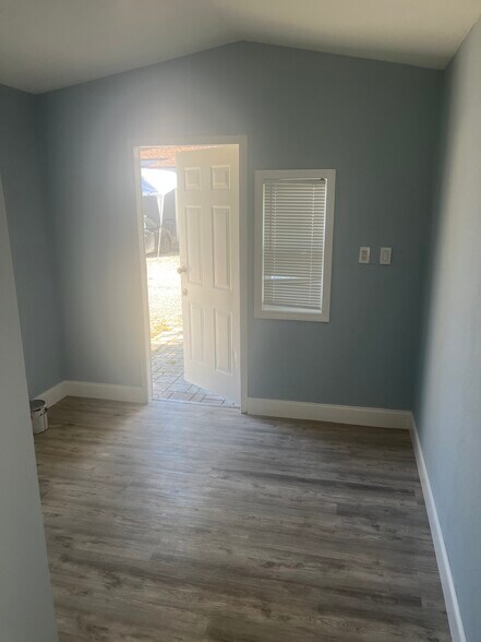 Building Photo - 412 NW 23rd Ct