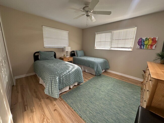 Building Photo - ** 3/2.5 Private Oasis Furnished or Unfurn...
