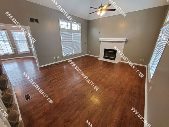 Building Photo - Gorgeous Blue Valley Home-Available NOW!!