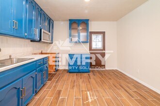 Building Photo - 1125 S Evergreen Ave