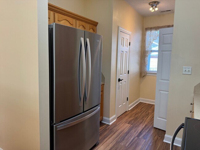 Building Photo - One Bedroom Condo in The Terraces of Denver!