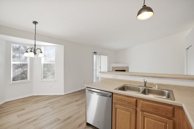 Building Photo - Great Two Bedroom Condo with Garage - Move In Special