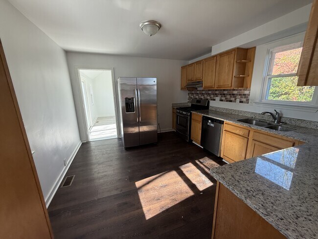 Primary Photo - 9631 Worth St