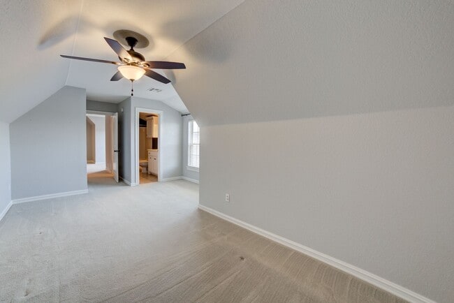 Building Photo - 4 Bed / 3 Bath in Jenks!
