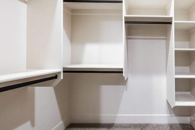 Building Photo - Beautiful Custom Townhome for Rent in Island Park- NAME YOUR LEASE TERMS