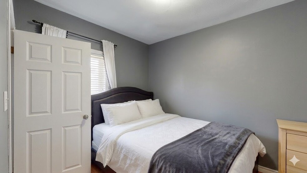 Building Photo - 50 Derby St