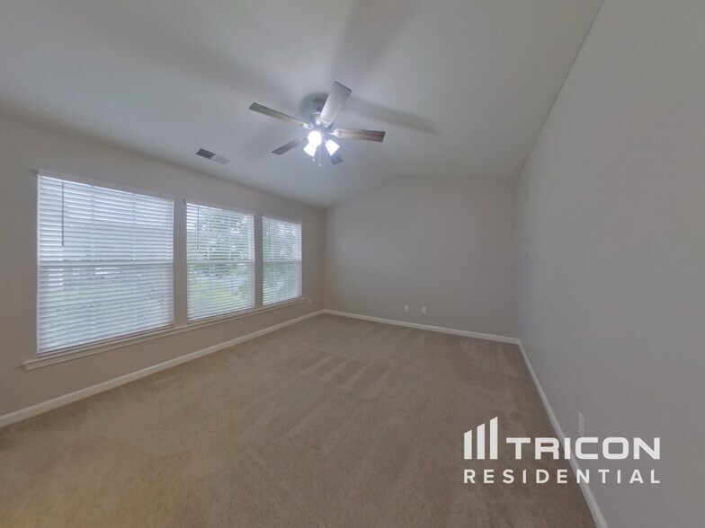 Building Photo - 2521 Wingdale Dr
