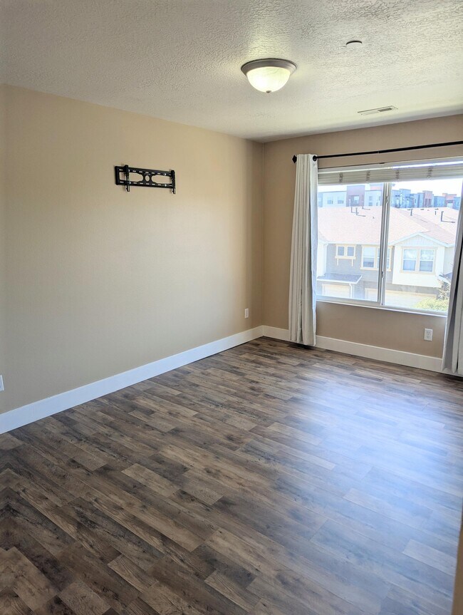 Building Photo - 56 E Resaca Dr