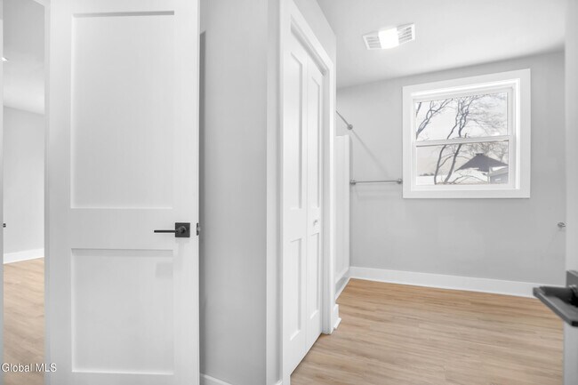 Building Photo - 103 E High St