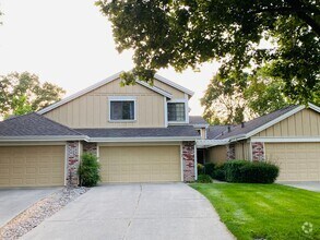 Building Photo - Danville Brookview Duet Townhouse 4 Br., 2...