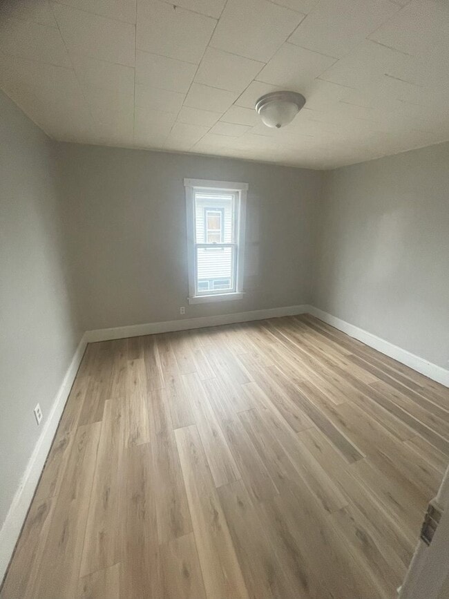 Building Photo - 915 Forest Ave