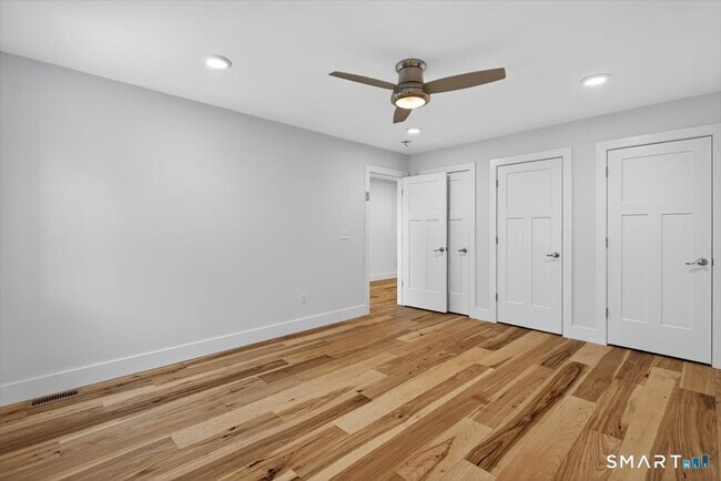 Building Photo - 32 1/2 Village Rd