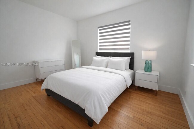 Building Photo - 817 W 39th St