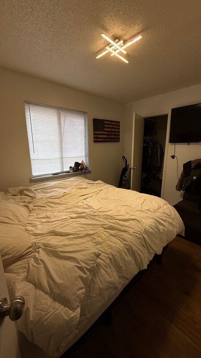 Building Photo - 1610 Mona Dr