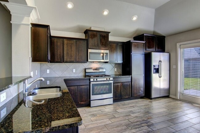 Building Photo - 3021 Cantabria St