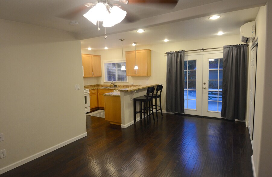 Building Photo - 2835 Whipple Ave