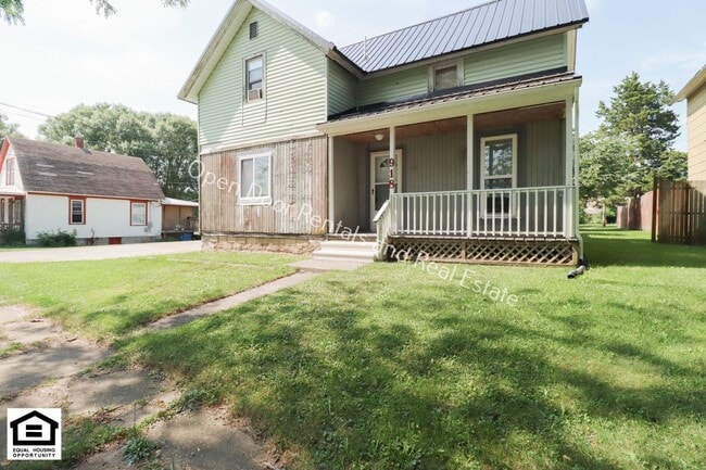 Primary Photo - 918 W King St