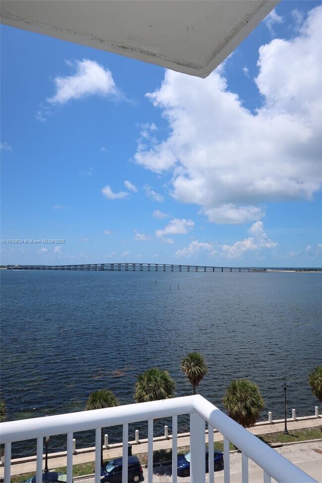Primary Photo - 1440 Brickell Bay Dr
