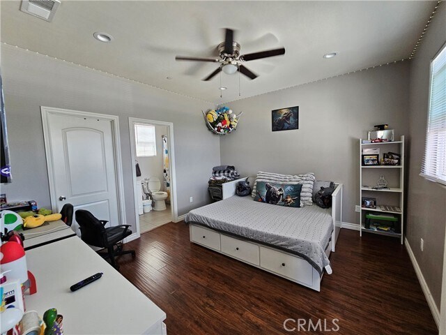 Building Photo - 1036 W Fernleaf Ave