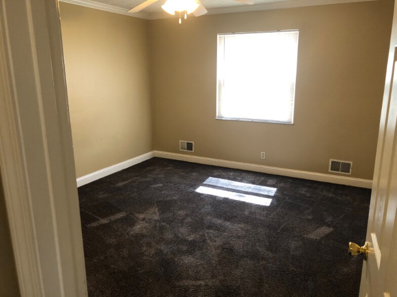 Building Photo - 2305 Adams Ave