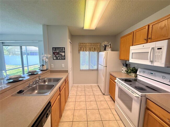 Building Photo - 2037 Fluorshire Dr