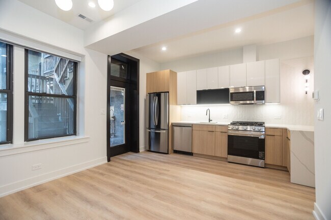 Building Photo - 2254 N Sawyer Ave