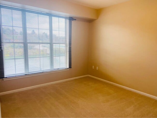 Building Photo - 1117 University Ave