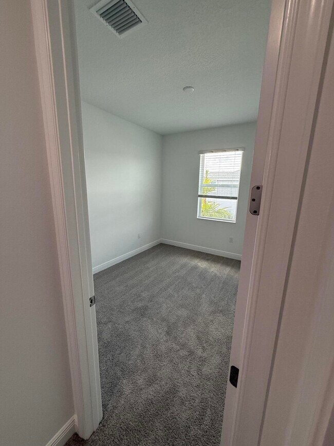 Building Photo - 4718 Longwood Lk Sq