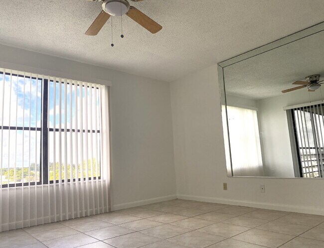 Building Photo - Cypress Bend Top Floor Private Corner 2/2 Available Now!