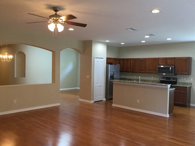 Building Photo - 7729 Grasmere Dr